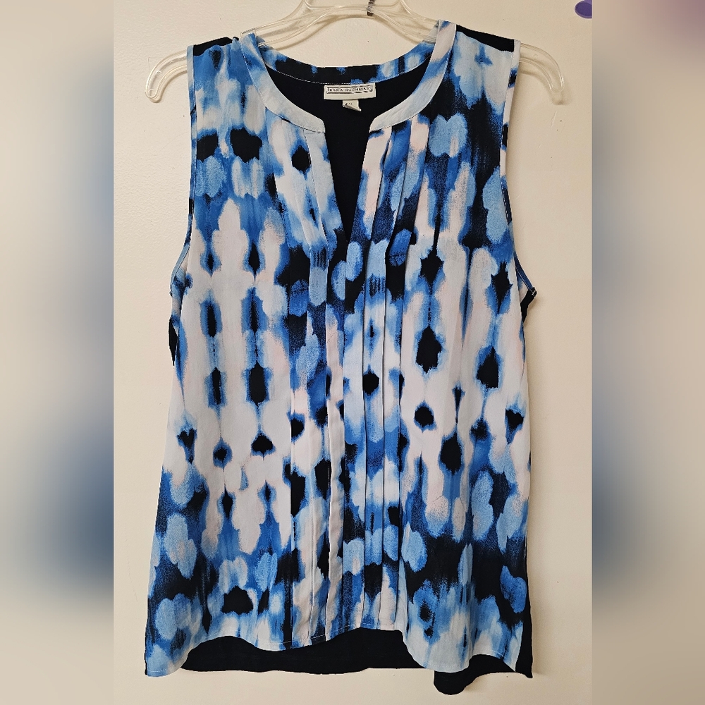 Split Neck Waterclor Patterned Top size M